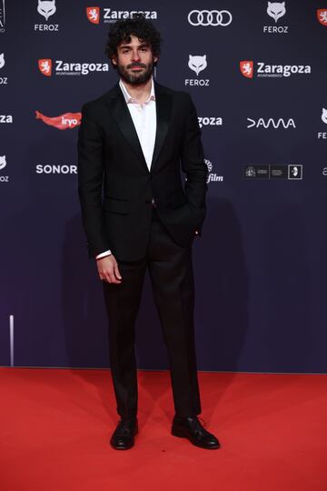 El actor Nico Romero en la alfombra roja.