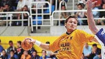 <b>CON CLASE.</B> El danés Claus Jacobssen es la gran estrella del Altea.