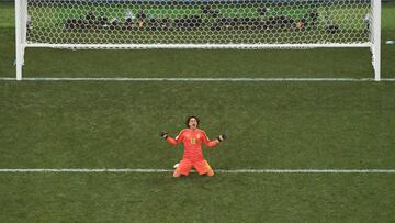 Mexico's goalkeeper Guillermo Ochoa reacts at the end of the Russia 2018 World Cup Group F football match between Germany and Mexico at the Luzhniki Stadium in Moscow on June 17, 2018. / AFP PHOTO / FranxE7ois-Xavier MARIT / RESTRICTED TO EDITORIAL USE - NO MOBILE PUSH ALERTS/DOWNLOADS