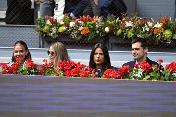 Laura Escanes y Alberto Abalde durante el partido de Carlos Alcaraz en el Mutua Madrid Open.