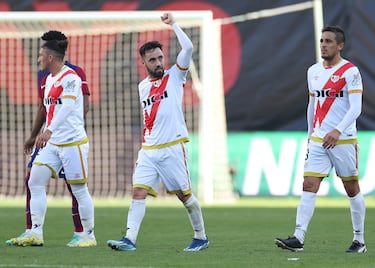 Rayo Vallecano 1-0 FC Barcelona | Despejó Iñigo Martínez, pero apareció la figura de Unai López, que se sacó un potente disparo desde la frontal, cazando el rechace, y sorprendiendo a Iñaki Peña.