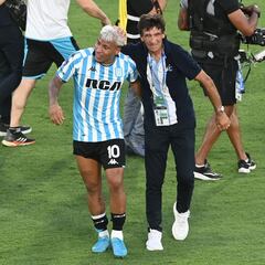 Gustavo Costas pide una estatua para Roger Martínez en Racing