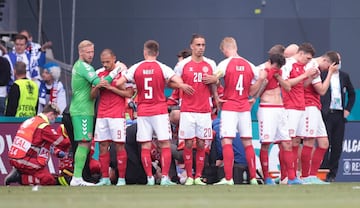 Los jugadores daneses muy preocupados.