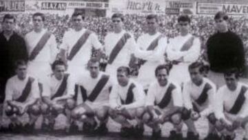 CINCO MADRIDISTAS CON EL RAYO. El 13 de junio de 1965, el Rayo celebr&oacute; su ascenso a Segunda ante el Girondins y el Madrid se uni&oacute; al festejo. Arriba: Sep&uacute;lveda, Flores, De Felipe, Chufi, Corcuera, Sanch&iacute;s y Mart&iacute;n-P&eacute;rez. Abajo: Serena, Segovia, Maxi, Puskas, Gento, S&aacute;nchez y Garc&iacute;a.
 