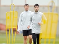 Alcaraz y Trigueros durante un entrenamiento.