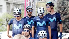 Alejandro Valverde, junto a varios compañeros del Movistar antes de una etapa en el Giro de Italia.