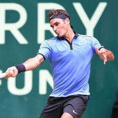 Roger Federer strolls into Halle semis for the 13th time