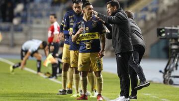 Gustavo Díaz deja Everton y es el 8° DT despedido en Primera