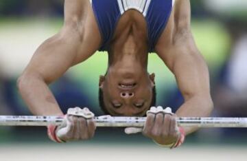 Un momento en el ejercicio de uno de los gimnastas de estos Juegos.