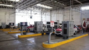 En agosto del 2025, los autos de la CDMX con engomado amarillo y rosa deben cumplir con su verificación vehicular.