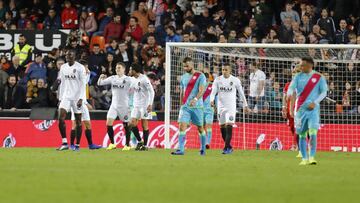 Gameiro celebra el 3-0 definitivo al Rayo.