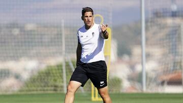 Robert Moreno durante un entrenamiento.