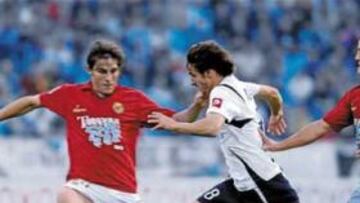 <B>LUCIDEZ Y GOLES.</B> Pablo Aimar además de jugar con su habitual lucidez consiguió el gol que abrió el camino de la victoria del Zaragoza.