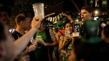 Este 17 de marzo se celebra el Saint Patrick's Day. Descubre por qué la gente bebe cerveza durante el Día de San Patricio.