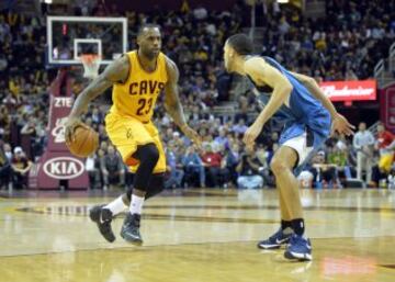 LeBron James ante Tayshaun Prince.