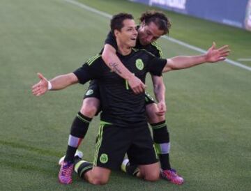 México- Ecuador. Javier Hernández 'Chicharito y Andres Guardado.