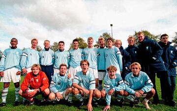 Matías Concha (el cuarto, de izquierda a derecha) y Zlatan Ibrahimovic (el séptimo, de izquierda a derecha) en Malmo.