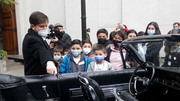 Santiago, 28 mayo 2022.
El Presidente Gabriel Boric encabeza recorrido por el Palacio de La Moneda en el marco del Día de los Patrimonios 2022, acompañado por niños y niñas de diferentes edades.
Juan Eduardo Lopez/Aton Chile