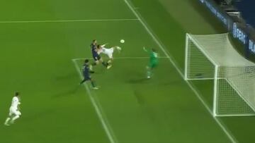 Perdían 1-0 ante PSG y Suazo tuvo este mano a mano con Donnarumma: así acabó todo