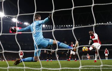 Dave saves, again and again... De Gea equals Tim Krul's record
