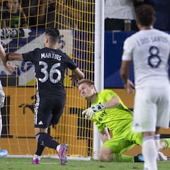 Barros Schelotto: "Zlatan's on a level with Messi & Cristiano"