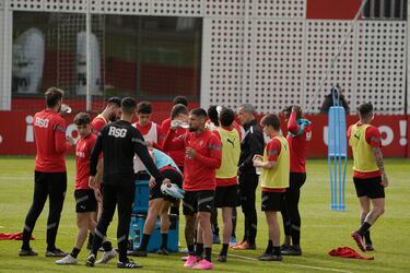 Tres futbolistas de Santos probarán suerte en el Sporting de Gijón