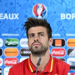 Piqué, a los periodistas:
"Debéis de estar aburridos"