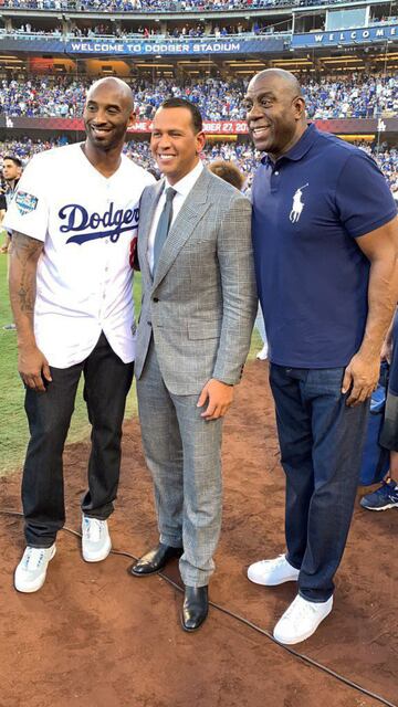 LA FOTO. Bryant junto a las leyendas Alex Rodríguez y Magic Johnson. Mucha magia en un solo lugar