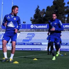 La plantilla alarga sus contratos hasta el final del playoff exprés