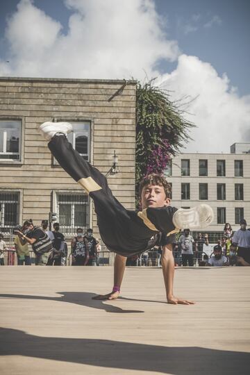 El breakdance será Olímpico en 2024, pero en O Marisquiño ya hace más de una década que forma parte del festival. En esta ocasión, los encargados de abrir fuego a nivel competitivo en esta disciplina fueron los del 1vs1. Batallas personales que dieron un auténtico espectáculo con Bboys de todas las edades en pista. El ganador final fue Bboy Rato. 