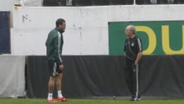 Pepe se retiró del entrenamiento con molestias.