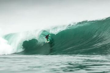 El Mundial de Surf Maui and Sons Arica Pro Tour 2015 , organizado por la Federación internacional de Surf, reune a 60 de los mejores raiders de todo el mundo. Ellos esperan domar la peligrosa ola “El Gringo” que rompe sobre las rocas, lo que la convierte en la competencia mas peligrosa en el circuito mundial.