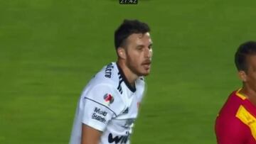 Ángelo Henríquez no pudo concretar esta ocasión de gol