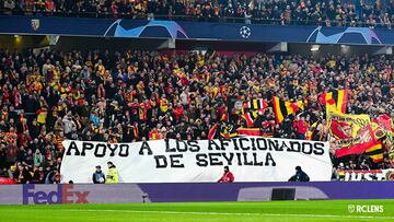 Una pancarta de apoyo a los aficionados del Sevilla en el estadio del Lens.