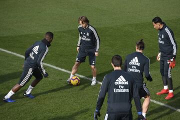 El croata con el balón en el rondo.