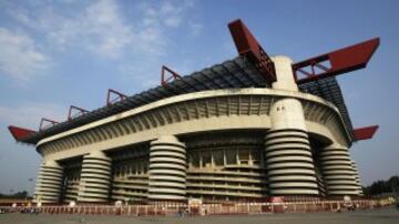 Varios estadios llevan nombres de santos, por lo regular, por las regiones en las que se encuentran localizados o por corrientes religiosas. El Estadio Giuseppe Meazza de Milán es conocido como San Siro, por los fanáticos ‘rossoneros’. La catedral del fútbol en España lleva el nombre de San Mamés. El Napoli juega en el San Paolo y el Newcastle en el St James' Park.