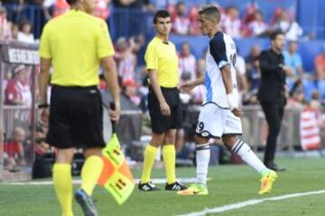 Farj es expulsado por doble amarilla por una falta a Gaitán.
