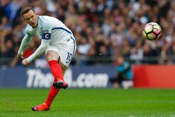 El jugador de Liverpool es el quinto futbolista con más partidos con la selección inglesa, un total de 119.