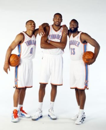 Un Big-Three de ensueño. Durant entre Westbrook y Harden.