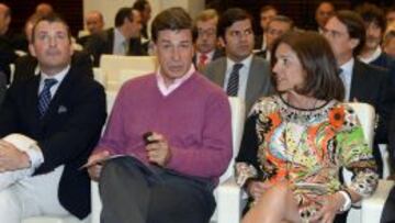 Cayetano Mart&iacute;nez de Irujo y la alcaldesa madrile&ntilde;a Ana Botella en la presentaci&oacute;n del Gran Premio de Madrid.