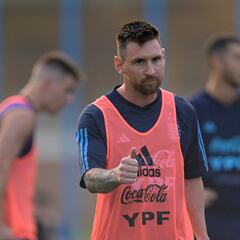 Who will play for Argentina against Paraguay if Messi is injured?