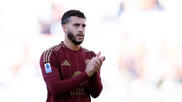 Mario Hermoso of AS Roma applauds during the Serie A Enilive match between AS Roma and Venezia FC at Stadio Olimpico on September 29, 2024 in Rome, Italy. (Photo by Giuseppe Maffia/NurPhoto via Getty Images)