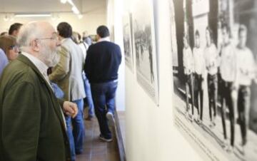 La exposición muestra la vinculación de San Lorenzo de El Escorial con el club rojiblanco a lo largo de la historia.  