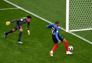 Francia 1-0 Perú | Kylian Mbappe empujó el balón a bocajarro.