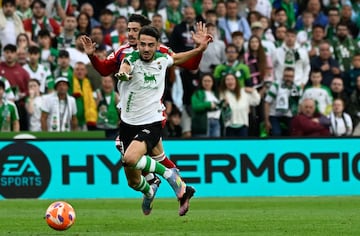 Carlos Neva fue expulsado tras derribar a Andrés Martín en una ocasión manifiesta de gol.
