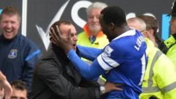 Lukaku y Roberto Martínez celebran uno de los goles ante el Arsenal.