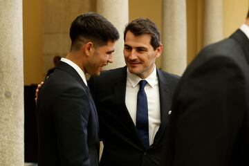 Conversaci¨®n entre el exportero del Real Madrid, Iker Casillas, y el tenista espa?ol, Carlos Alcaraz.