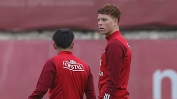 “Tengo a mi mamá en California, allá vivía al lado de la playa, pero hay que hacer sacrificios”