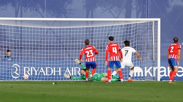 Gonzalo marca el empate del Castilla.