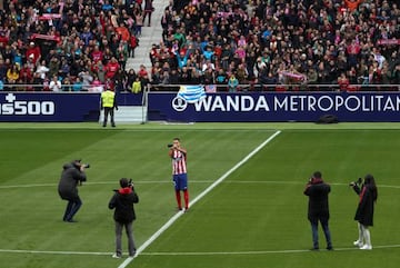 Vitolo presented in front of the fans at the Wanda, New Year's Eve.